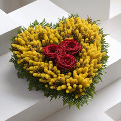 BATTITO D’ORO – Cuore di Mimosa con 3 Rose Rosse