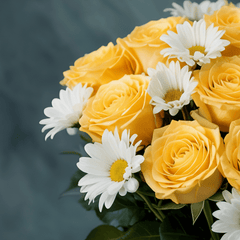 SUNNY SMILE – Bouquet of Yellow Roses and Daisies