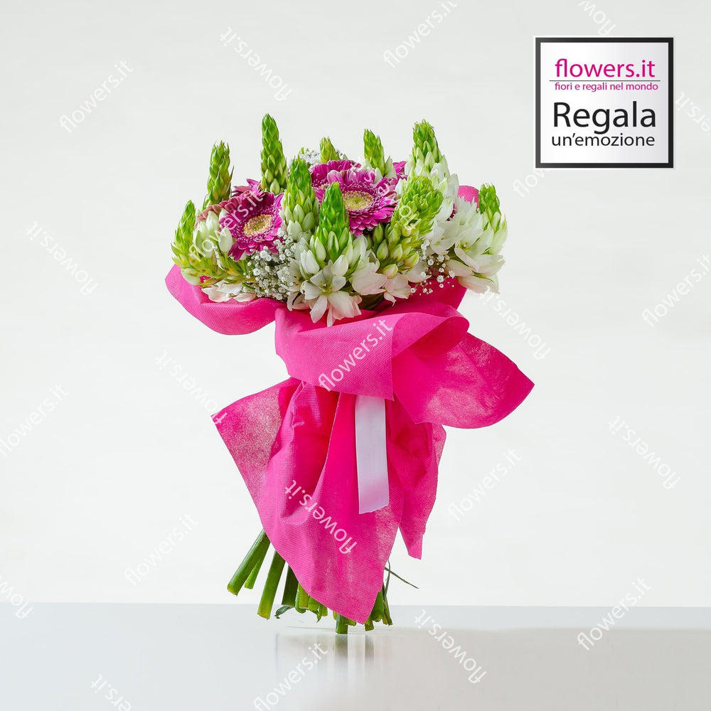 Gerbere con verde decorativo. | Consegna Fiori a Domicilio per Compleanni, Compleanno, Festa della Donna, Festa della Mamma, Laurea, Nascita, Nascite, Pasqua, Primavera, TUTTE LE STAGIONI
