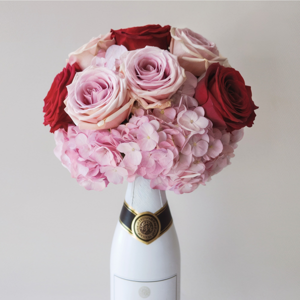 Bouquet Floreale piccolo con Spumante | Consegna Fiori a Domicilio per ANNIVERSARI, Compleanno, Festa del Papà, Festa della Donna, Festa della mamma, Nascita, Pasqua, RINGRAZIAMENTI, SAN VALENTINO