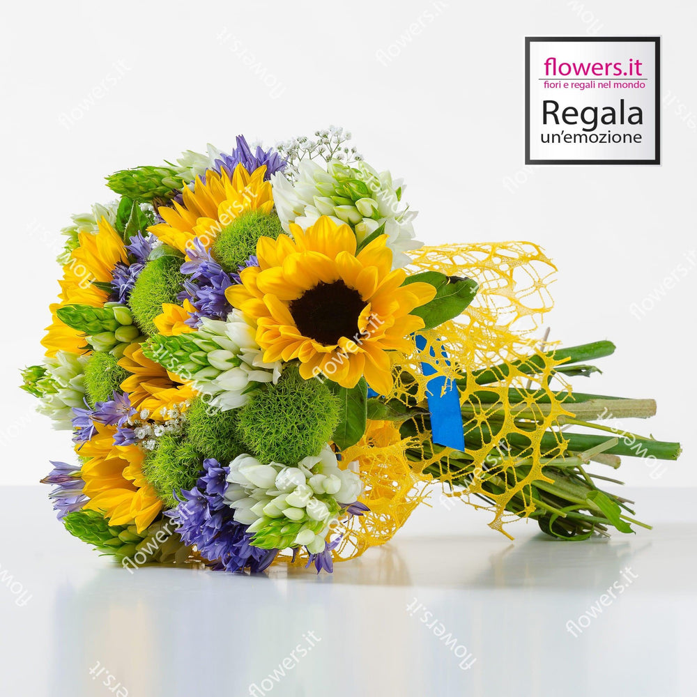 Girasoli e fiori di Fabiola con verde decorativo. | Consegna Fiori a Domicilio per Best Seller, Compleanni, Compleanno, Festa del Papà, Festa della Mamma, Laurea, Nascita, Nascite, Pasqua, Primavera, TUTTE LE STAGIONI