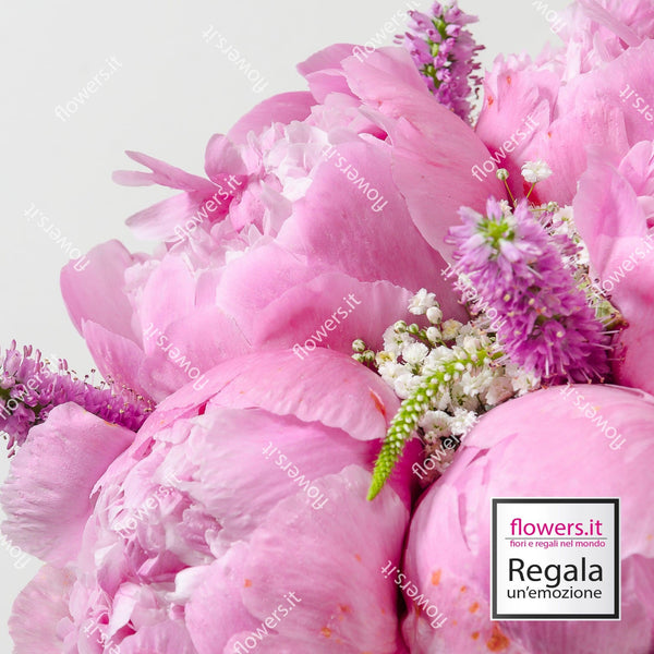 Peonie/Rose con verde decorativo. | Consegna Fiori a Domicilio per Compleanni, Compleanno, Festa della Mamma, Laurea, Nascita, Nascite, Primavera, PRIMAVERA ESTATE