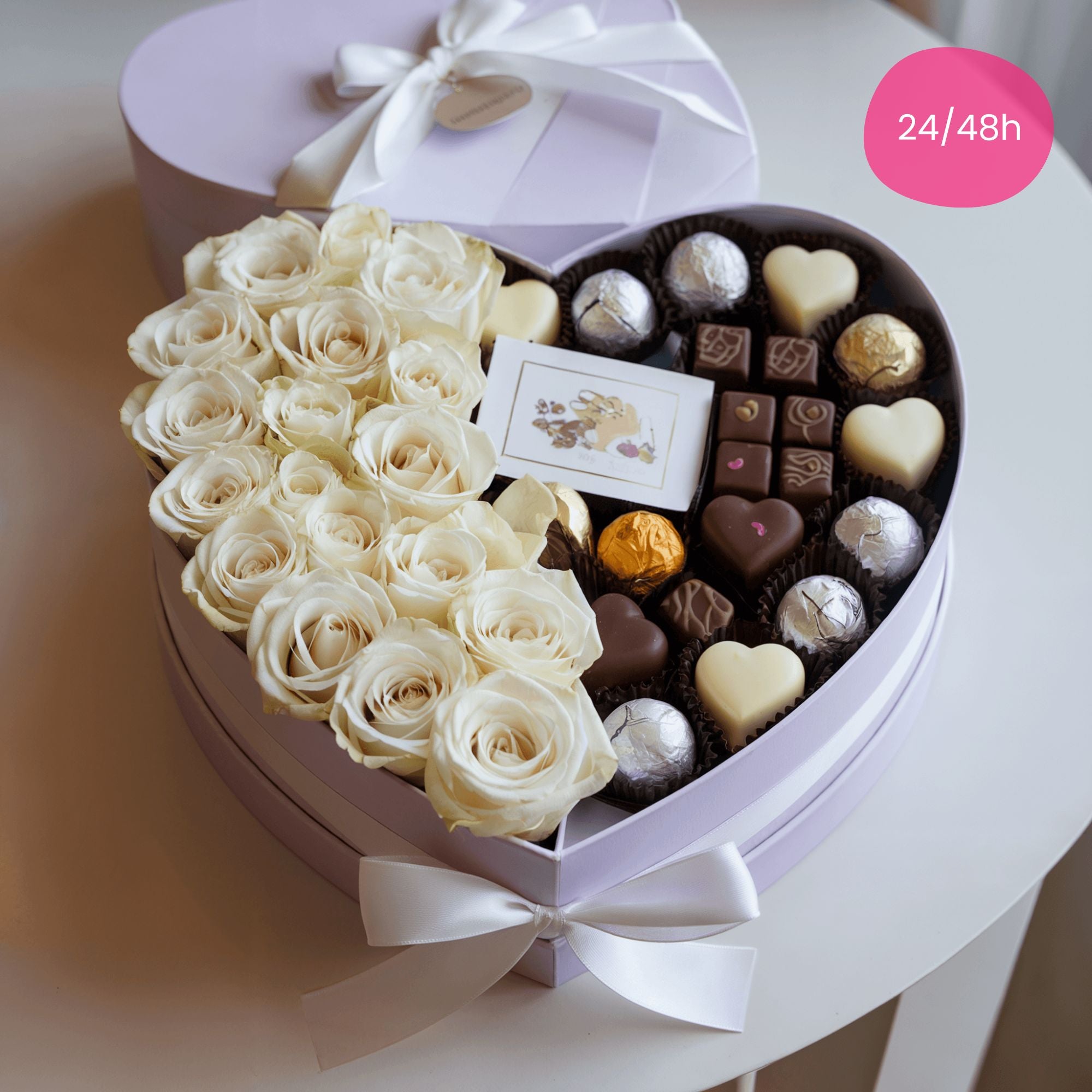 CUORE DI PUREZZA – Cuore di Rose Bianche con Cioccolatini