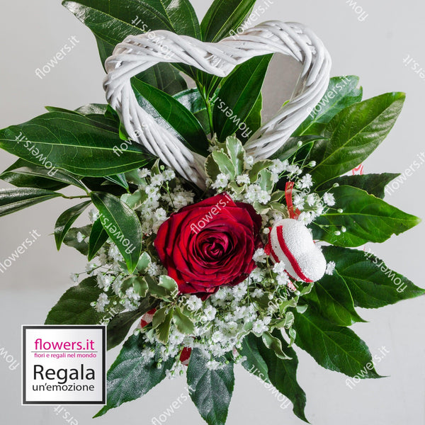 GEOMETRIA ROMANTICA - Rosa rossa - 3 rose rosse con verde decorativo. | Flowers Delivery Consegna Fiori a Domicilio
