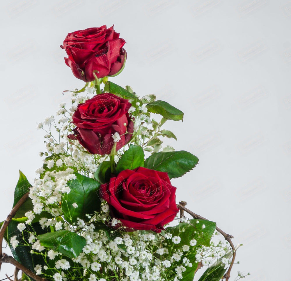 3 rose rosse gambo lungo con decorazioni. | Consegna Fiori a Domicilio per SAN VALENTINO