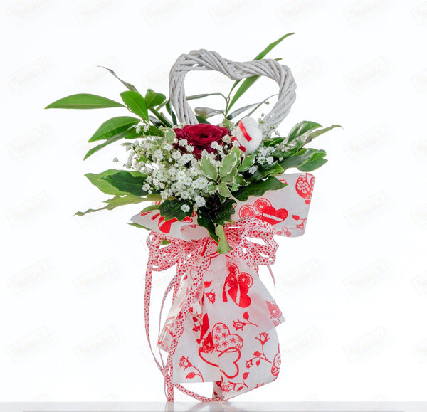 GEOMETRIA ROMANTICA - Rosa rossa - 3 rose rosse con verde decorativo. | Flowers Delivery Consegna Fiori a Domicilio
