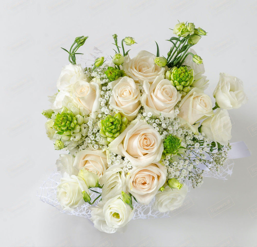 Rose bianche, lisianthus e verde. | Consegna Fiori a Domicilio per Compleanno, Festa del Papà, Festa della Donna, Laurea, MATRIMONIO, Nascita, Nascite, Natale, Pasqua, Primavera, TUTTE LE STAGIONI