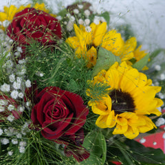 Bouquet di Rose Rosse e Girasoli