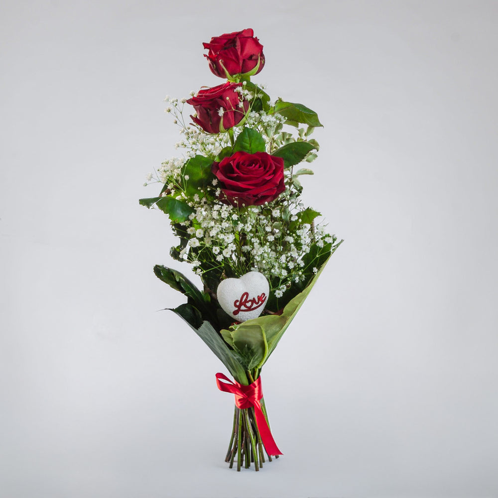 3 rose rosse gambo lungo con decorazioni. | Consegna Fiori a Domicilio per SAN VALENTINO