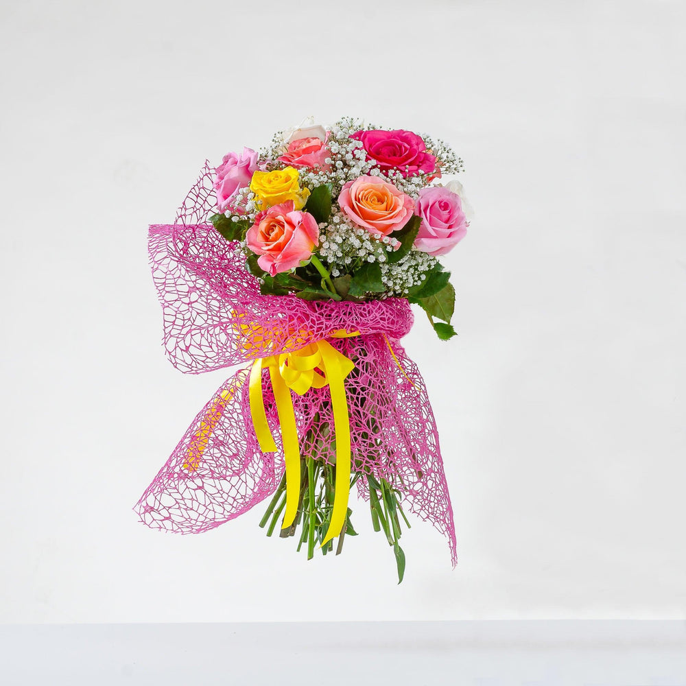 Bouquet di roselline colorate con verde. | Consegna Fiori a Domicilio per Compleanni, Compleanno, Festa del Papà, Festa della Donna, Laurea, Nascita, Nascite, Natale, Pasqua, Primavera, TUTTE LE STAGIONI