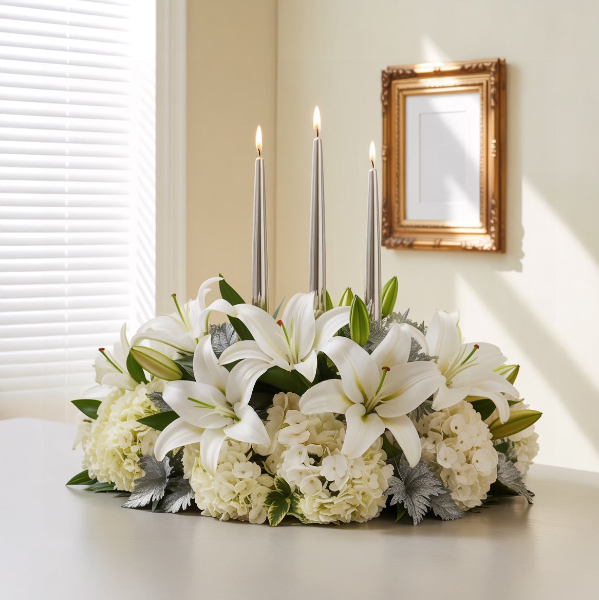 LUMINOSITÀ NATALIZIA – Centrotavola di Lilium e Fiori Bianchi con Candele