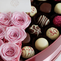 CUORE DI DOLCEZZA – Cuore di Rose Rosa e Cioccolatini