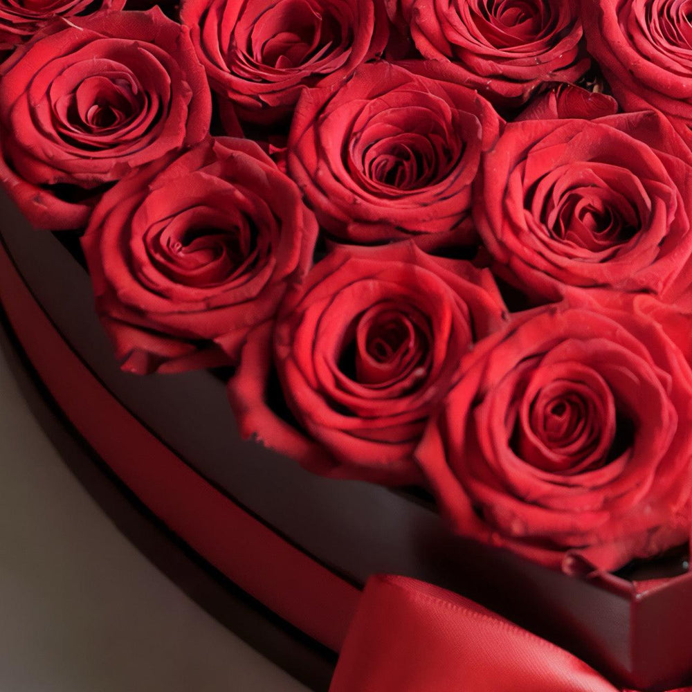 Cuore di Rose Rosse con Cioccolatini | Consegna Fiori a Domicilio per ANNIVERSARI, Compleanno, Festa della mamma, MATRIMONIO, Nascita, Pasqua, RINGRAZIAMENTI, SAN VALENTINO