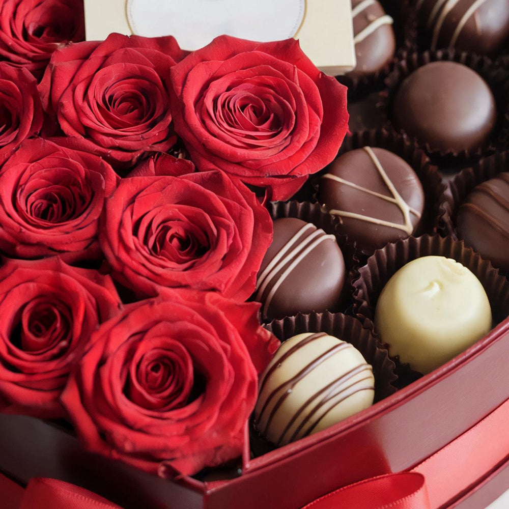 Cuore di Rose Rosse con Cioccolatini | Consegna Fiori a Domicilio per ANNIVERSARI, Compleanno, Festa della mamma, MATRIMONIO, Nascita, Pasqua, RINGRAZIAMENTI, SAN VALENTINO