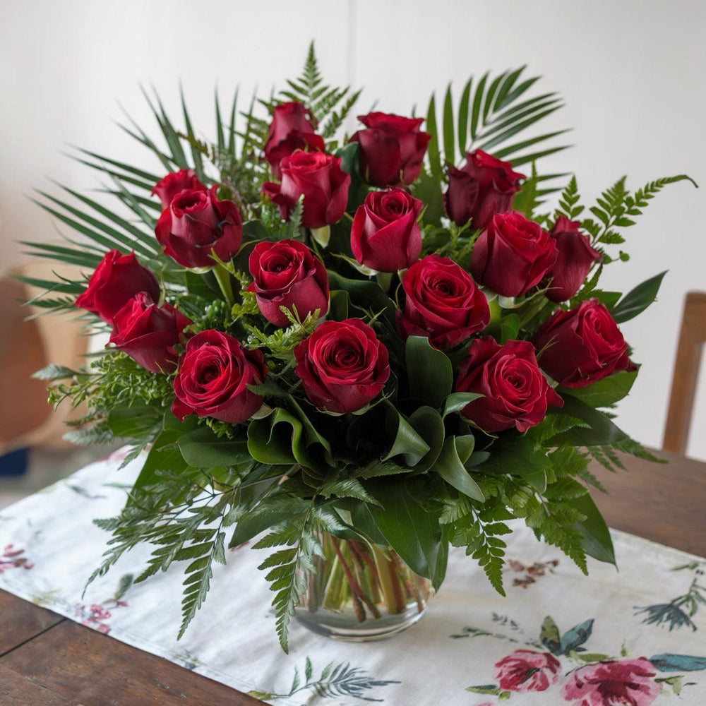 Ciotola piccola di Rose Rosse e Verde Decorativo | Consegna Fiori a Domicilio per CONDOGLIANZE