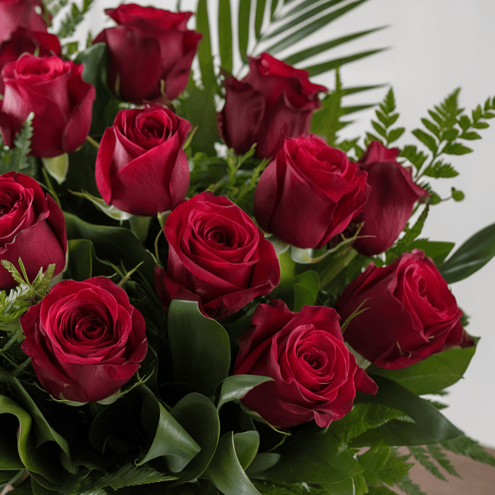 Ciotola piccola di Rose Rosse e Verde Decorativo | Consegna Fiori a Domicilio per CONDOGLIANZE