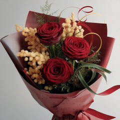 TENEREZZA IN FIORE – Rose Rosse con Mimosa e Peluche