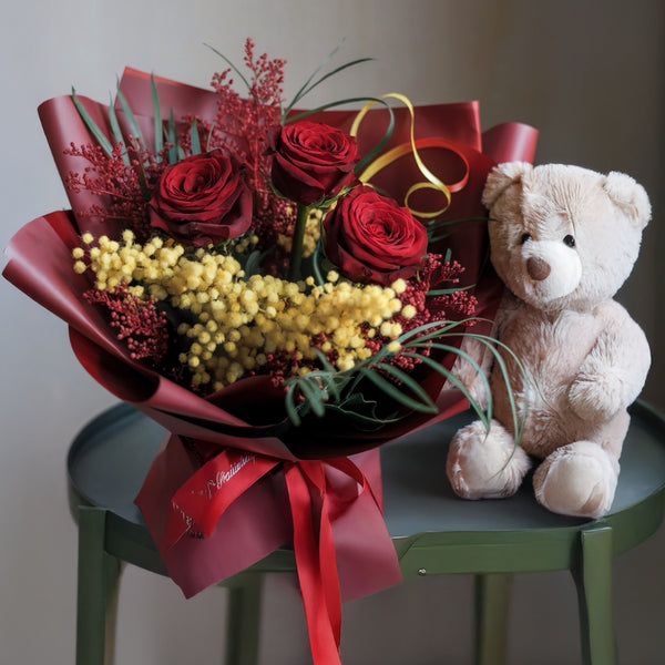 TENEREZZA IN FIORE – Rose Rosse con Mimosa e Peluche