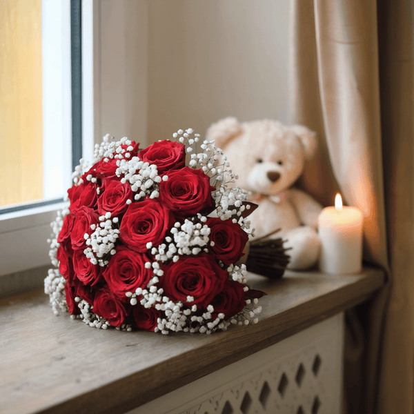 Bouquet medio di rosse con peluche. | Consegna Fiori a Domicilio per ANNIVERSARI, Compleanno, Festa della Donna, Laurea, SAN VALENTINO
