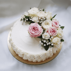 CREAM FLOWER CAKE – Fresh dessert decorated with cream and fresh flowers (1kg)