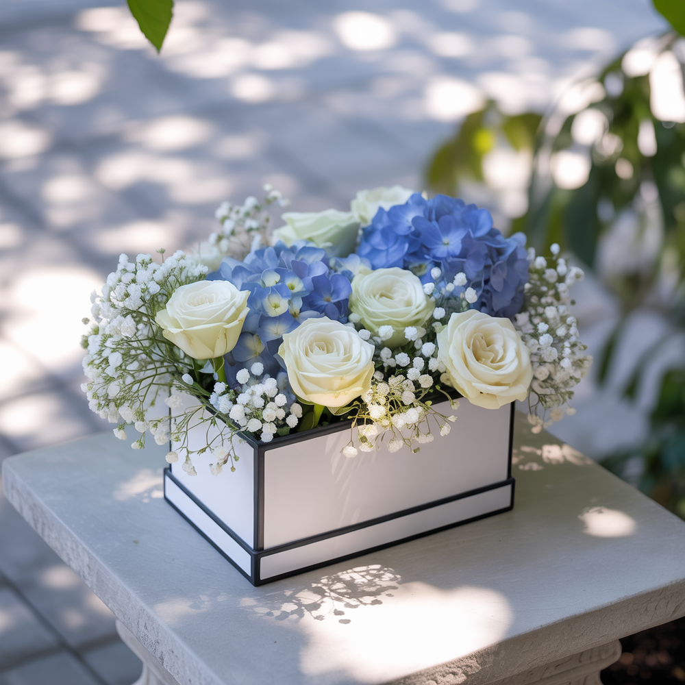 Box piccola Rose Bianche e Fiori con Peluche | Consegna Fiori a Domicilio per Compleanno, Nascita