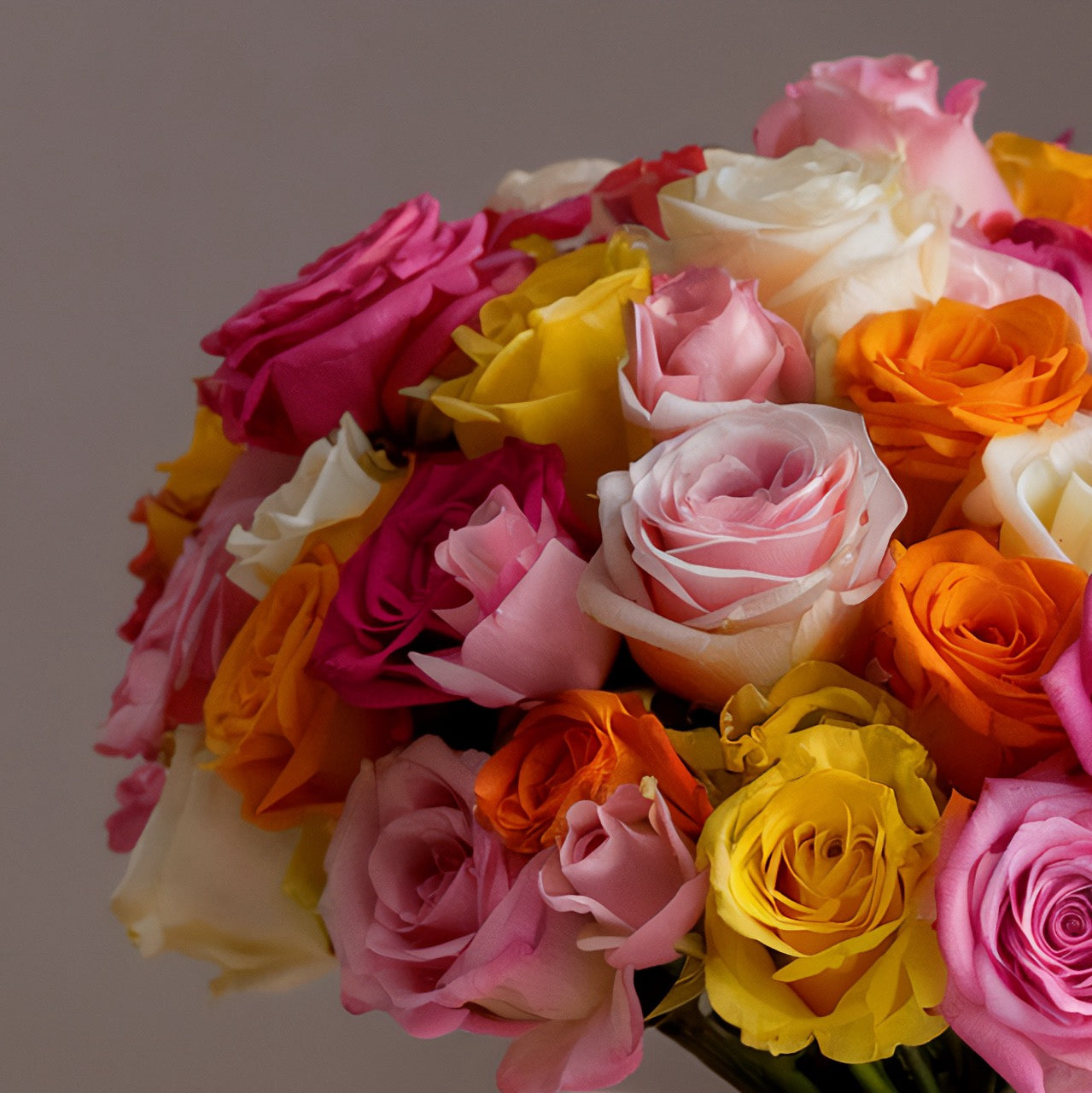 ARMONIA VIVACE – Bouquet di Rose Colorate (Selezione del Fiorista)