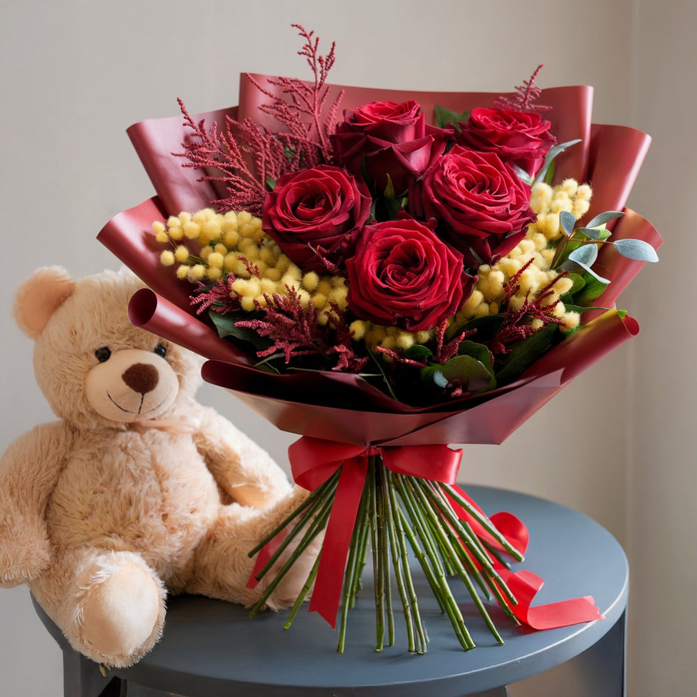 TENEREZZA IN FIORE – Rose Rosse con Mimosa e Peluche