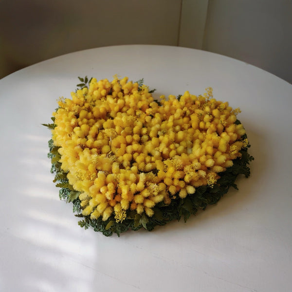 ABBRACCIO DORATO - Cuore di Mimose e Verde Decorativo